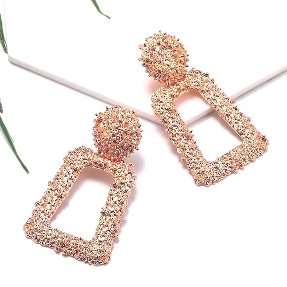 🔴𝟭𝟬/$𝟮𝟱🔴NEW Medium Quad Textured Earrings - Picture 7 of 13